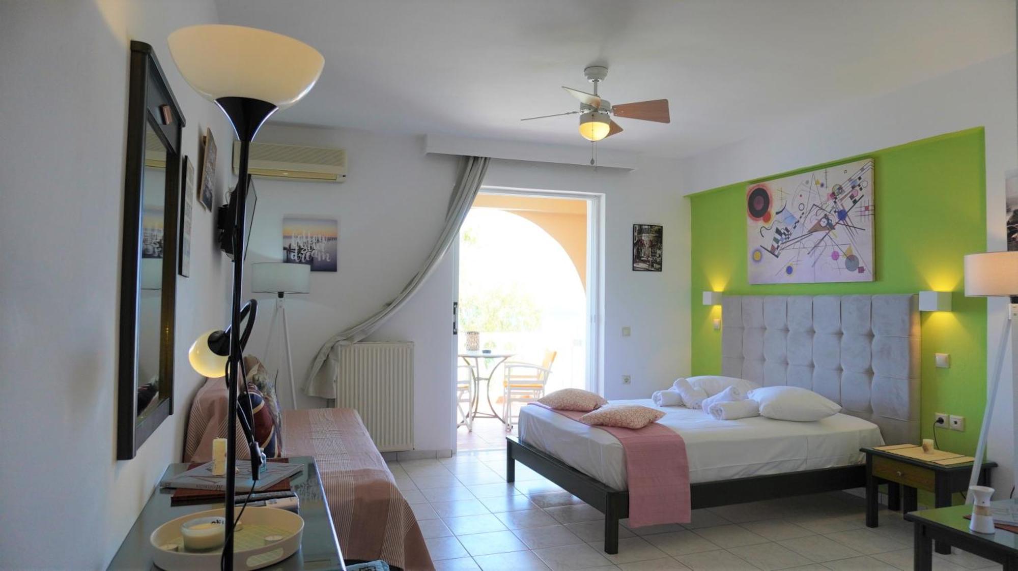 Seafront Spirit Suites Zakynthos Town Bilik gambar